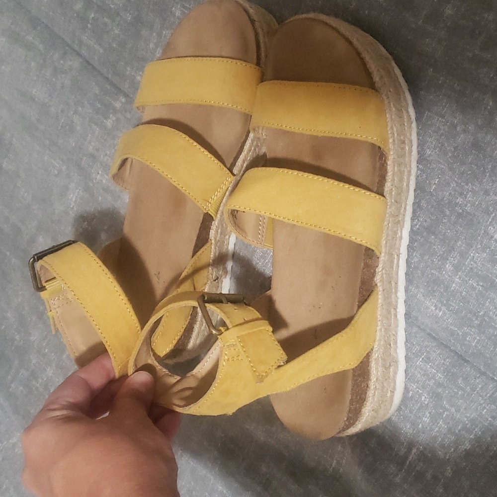 Universal Thread Sandals 81/2